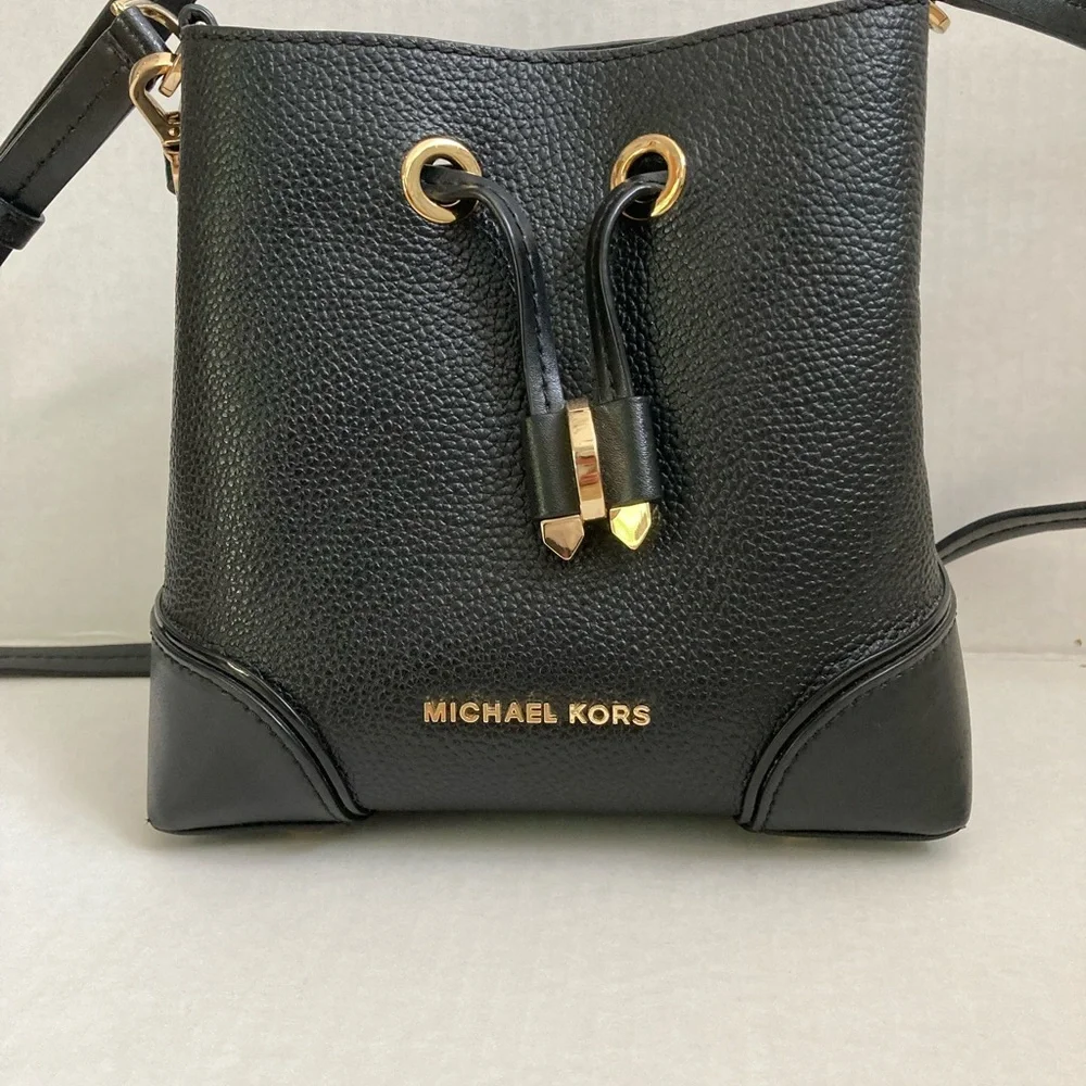 Michael Kors mercer gallery convertible small bucket bag - Picture 2 of 16